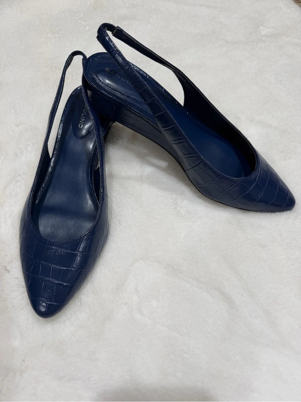 Bandolino Navy Croc-Embossed Slingback Wedges Size 7